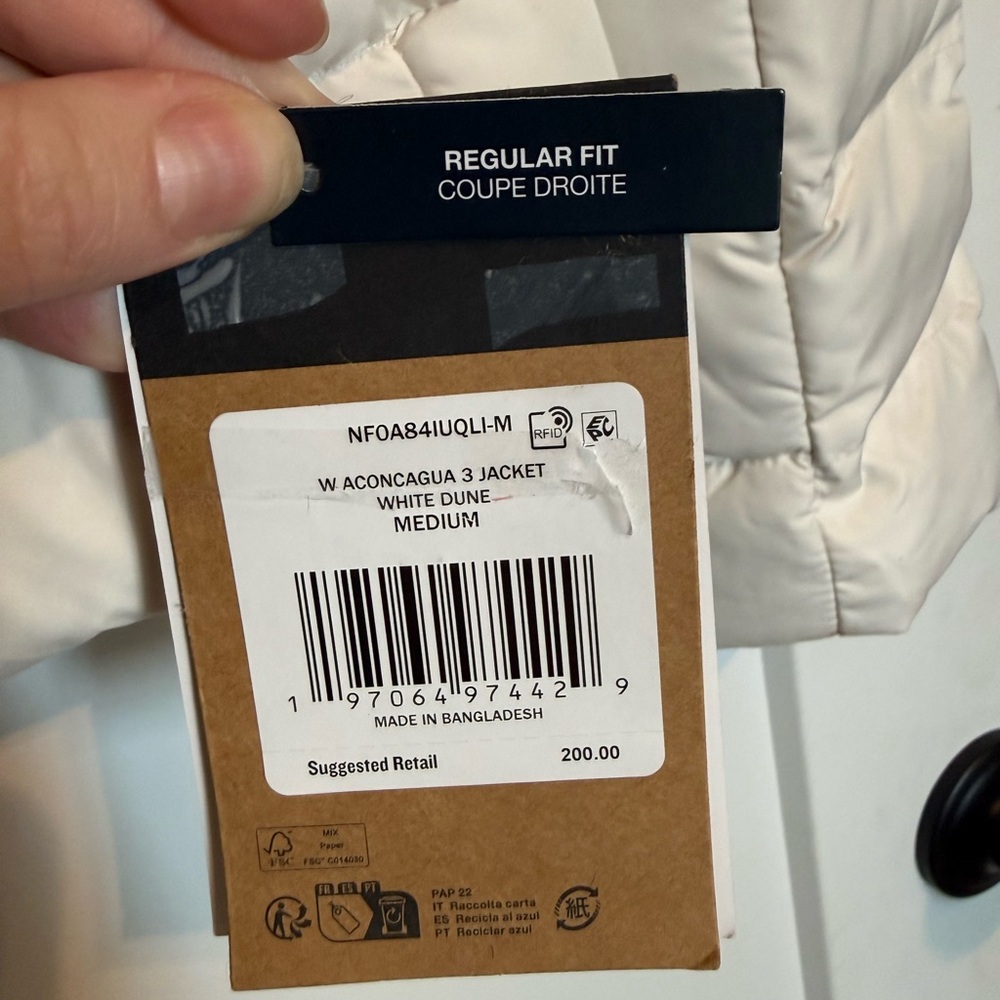 The North Face Aconcagua 3 Women’s M Puffer Jacket White Dune NWT (Some Makeup) - Picture 3 of 10
